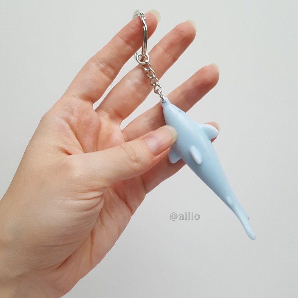 Spritz Shark Key Chain - Picture 3 of 6